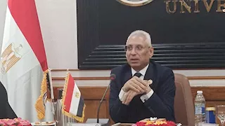رئيس جامعة المنيا ينفي الحصول على هدية ساعة رولكس: "ثمنها ميجبش 2000 جنيه"   