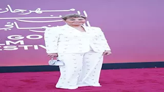 مفيدة شيحا بإطلالة كلاسيكية في مهرجان الجونة
