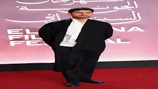 أمير المصري بإطلالة جذابة في سادس أيام مهرجان الجونة