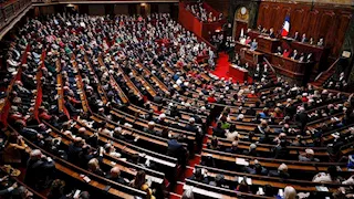 فرنسا تبحث مشروع قانون لإلزام المخربين بتكلفة الخسائر المادية