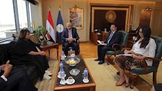 وزير السياحة يبحث مع الشيخة حور القاسمي تعزيز التعاون في مجال المتاحف والآثار