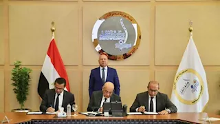 وزير النقل يعلن إنشاء مركز لوجستي عالمي بميناء الدخيلة على مساحة 273 ألف متر