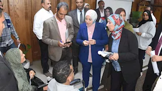 نائب محافظ الإسكندرية توفر 6 فرص عمل خلال لقائها الجماهيري بالعجمي -صور