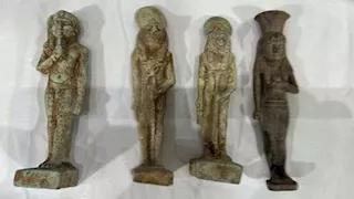 بالصور- تماثيل وعملات وخواتم أثرية ضمن 521 قطعة مضبوطة في المنيا 