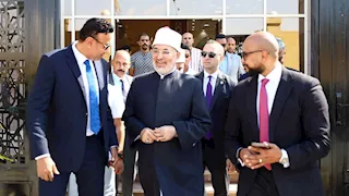 المفتي يؤدي صلاة الجمعة بالسويس ويتفقد فرع الدار بالمحافظة استعدادًا لافتتاحه