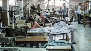 خبير اقتصادي: تسهيل التراخيص والحوافز الضريبية مفتاح دمج المصانع الصغيرة