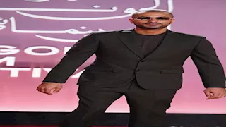 محمد الشرنوبي بالأسود في ختام مهرجان الجونة