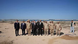 بتوجيهات من الرئيس والنائب العام .. النيابة العامة و وزارة الدفاع يخليان "أرض المعركة" من المركبات بمطروح 