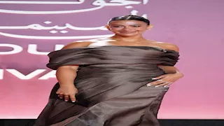 جلا هشام تخطف الأنظار بإطلالة جذابة في ختام مهرجان الجونة