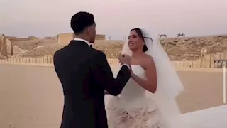 فيرست لوك.. مشهد رومانسي لمصطفى شوبير وزوجته في ليلة زفافهما
