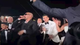 محمد رمضان يشارك مصطفى شوبير فرحته ويغني في حفل زفافه (فيديو)