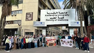 بالصور- جامعة الإسكندرية تنظم قافلة طبية بمصانع برج العرب 