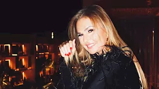 يسرا تخطف الأنظار في أحدث ظهور والجمهور: "نيكول كيدمان العرب"