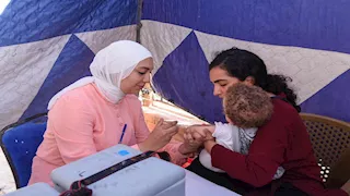 بالصور- محافظ الإسكندرية يدشن الحملة القومية للتطعيم ضد الحصبة الألمانية