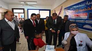 محافظ جنوب سيناء يتابع انطلاق حملة التطعيم ضد الحصبة والحصبة الألمانية - صور