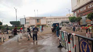 بالصور- تعقيم وتطهير الميدان الإبراهيمي بالتزامن مع احتفالات مولد الدسوقي بكفر الشيخ 
