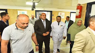 محافظ أسيوط يزور مصابي حادث لاعبي الجودو ويعزي أسرتي "رفيف" و"لوجين" -صور 