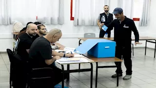إقبال غير مسبوق من العرب على مراكز الاقتراع للتصويت بالانتخابات الإسرائيلية (صور)