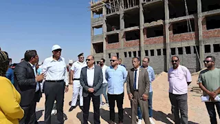 محافظ جنوب سيناء يتفقد إنشاءات المدرسة الثانوية الزراعية بالطور - صور