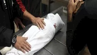 مصرع طفل دهسًا أسفل عجلات سيارة والده في المنيا