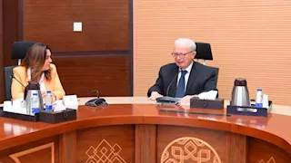 الحكومة تبحث إعادة هيكلة منظومة إدارة المخلفات والتوسع في شراكات القطاع الخاص