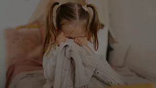 "بابا قالي ماما نايمة".. كيف عاشت طفلة شبرا الخيمة 90 يومًا بجوار جثة والدتها؟