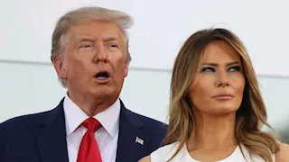 احتفالات الهالوين تنطلق من البيت الأبيض.. ترمب وملانيا يوزعان الحلوى على الزوار