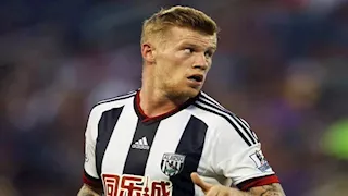 لاعب بالدوري الإنجليزي يدرس احتراف الملاكمة.. ما القصة؟