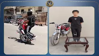 القبض على ميكانيكي قاد "موتوسيكل" دون لوحات وأدى حركات استعراضية بالشرقية