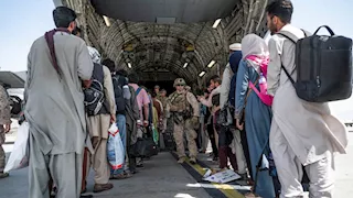 إدارة ترامب تستعد لترحيل أكثر من 150 أفغانيًا عبر باكستان