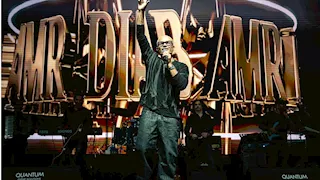 بالصور| عمرو دياب يحيي حفله الأول في تركيا وسط حضور ضخم