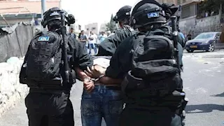 قوات الاحتلال تعتقل 12 فلسطينيا في نابلس وجنين شمال الضفة الغربية