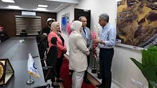 استكشاف الآثار الغارقة.. وزير السياحة يزور معهد علوم البحار بالإسكندرية- صور