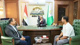 محافظ الجيزة يكرم مواطنًا أنقذ طفلًا عقب سقوطه من الطابق الثالث