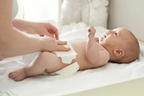 رائحة البراز الحامضة عند الرضع.. هل تشير إلى مشكلة خطيرة؟ 