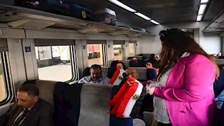  سكك حديد مصر تحتفل بذكرى انتصارات أكتوبر بالأعلام والأغاني الوطنية
