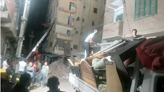بعد تأمينهما.. إنزال منقولات أسر عقاري إمبروزو وكرموز بالإسكندرية - صور