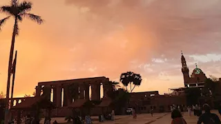 بين الأمطار والأسلاك العارية.. تفاصيل مصرع شخص وإصابة سيدة بالأقصر - صور