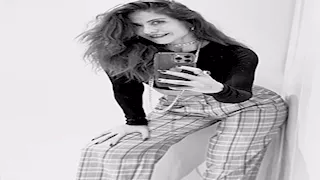 "بكروب توب وجيبة قصيرة".. هيدي كرم تتألق في أحدث ظهور لها (صور)