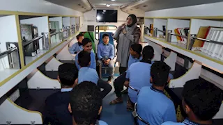 جلسات حكي وألغاز ذهنية في المكتبة المتنقلة بالبحيرة 