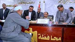 محافظ سوهاج يستمع لشكاوى وطلبات المواطنين خلال اللقاء الأسبوعي