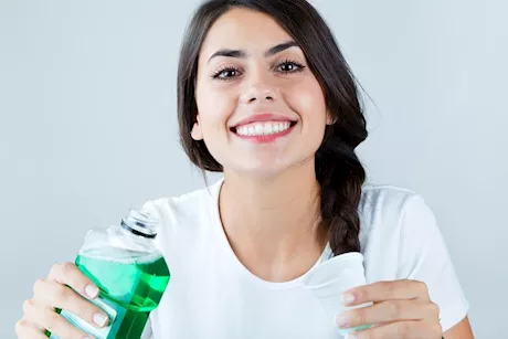 غسول الفم قد يضر بصحة الأمعاء في هذه الحالة