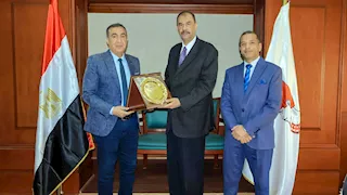 محافظ سوهاج يستقبل رئيس الخدمات البيطرية لمتابعة جاهزية مركز التلقيح الصناعي