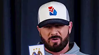 "يفضل الأحمر والأسود".. نجم المصارعة جاي ستايلز يختار شعار فريقه العربي المفضل