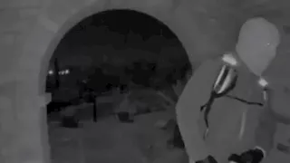 أمريكا.. السلطات تنشر صورا لـ"ملثم" أمام منزل نانسي جوثري قبل اختفائها