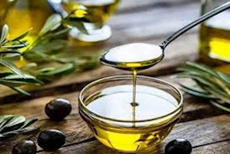 زيت الزيتون.. ماذا يحدث لجسمك عند تناوله مع الهيل؟