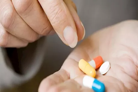 التهاب الحلق.. طبيب يكشف علاجه بعد المضاد الحيوي