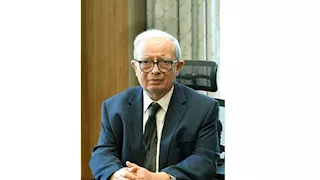 بعد أدائه اليمين الدستورية نائبا لرئيس الوزراء للشؤون الاقتصادية.. من هو الدكتور حسين عيسى؟