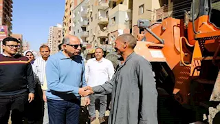 بطول 1200 متر.. محافظ المنيا يتفقد أعمال تطوير شارع الصفصافة بسمالوط - صور