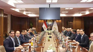 بعد أدائه اليمين الدستورية.. وزير العدل يصل مقر الوزارة ويباشر مهام عمله باجتماع موسع مع مساعديه